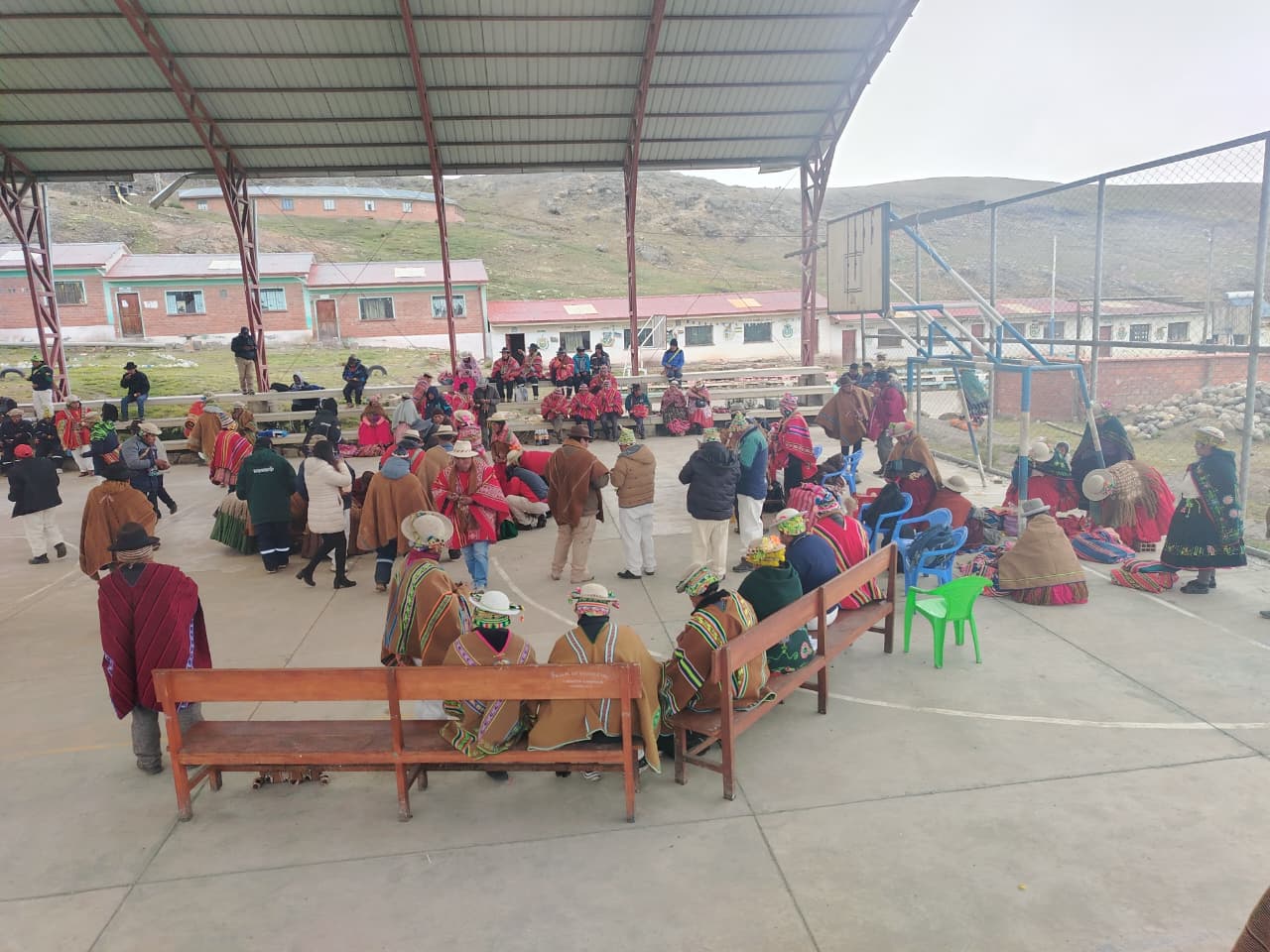 Reunión comunitaria de Marka Suni Alpaqueros para coordinar acciones sobre agua, pasturas y resiliencia climática.